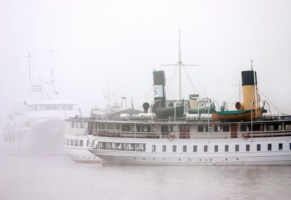 101823 - Båtar i dimma