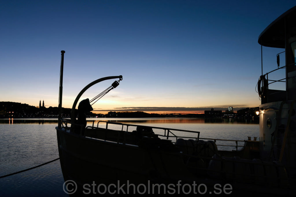 102102 - Båten Riddarfjärden vid kaj.