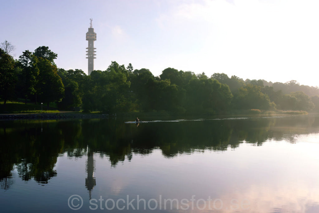 102106 - Djurgårdsbrunnsviken med kanotist