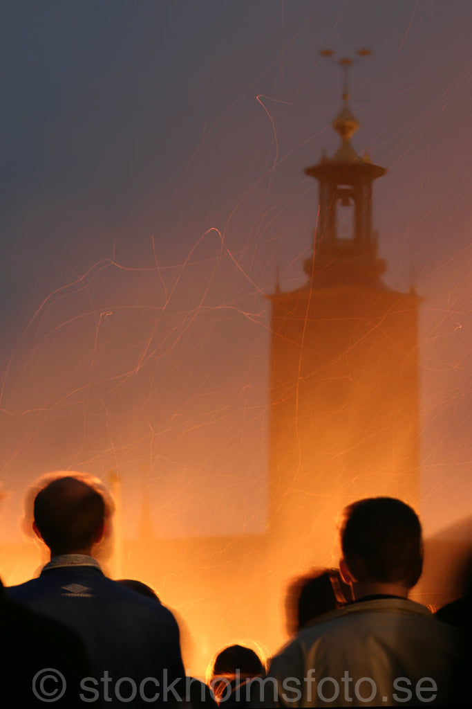 104343 - Valborgsmässoeld och Stockholms stadshus