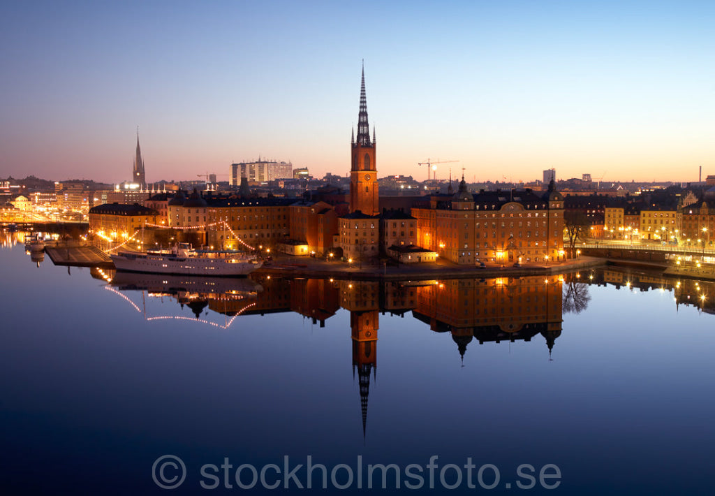 124520 - Vårmorgon vid Riddarholmen