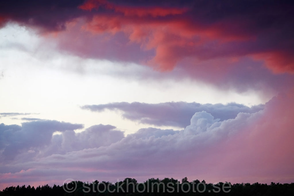 144717 - Regntunga moln