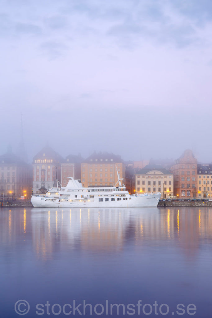 145392 - Teaterskeppet i dimma