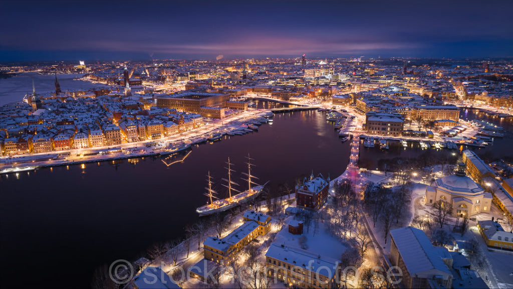 146890 - Vinternatt vid Strömmen