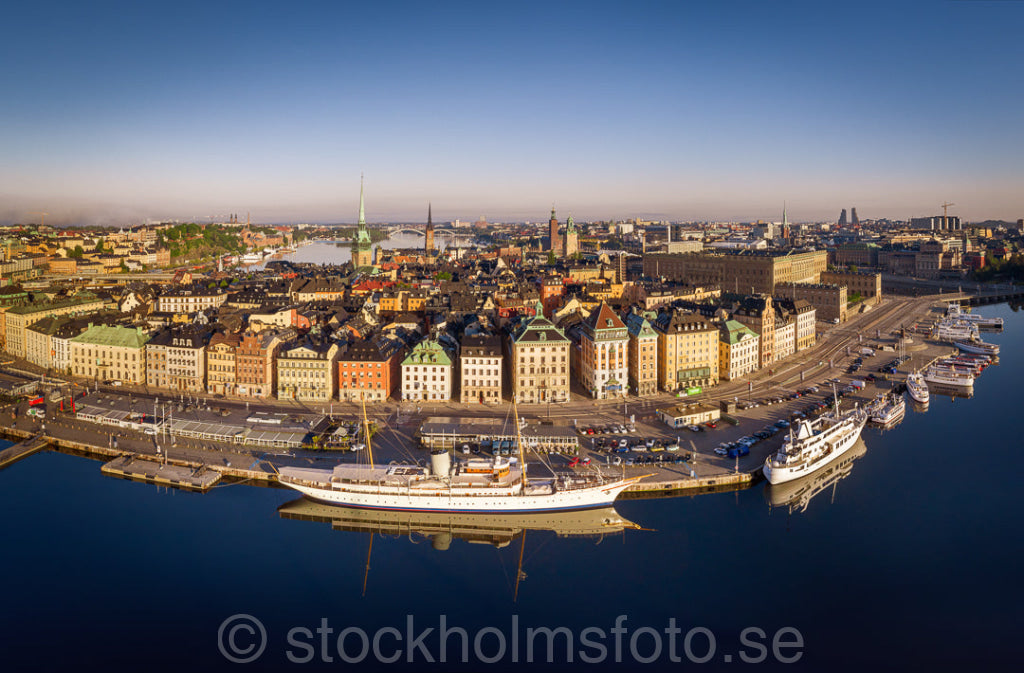 147307 - Skeppsbrokajen i gryningen