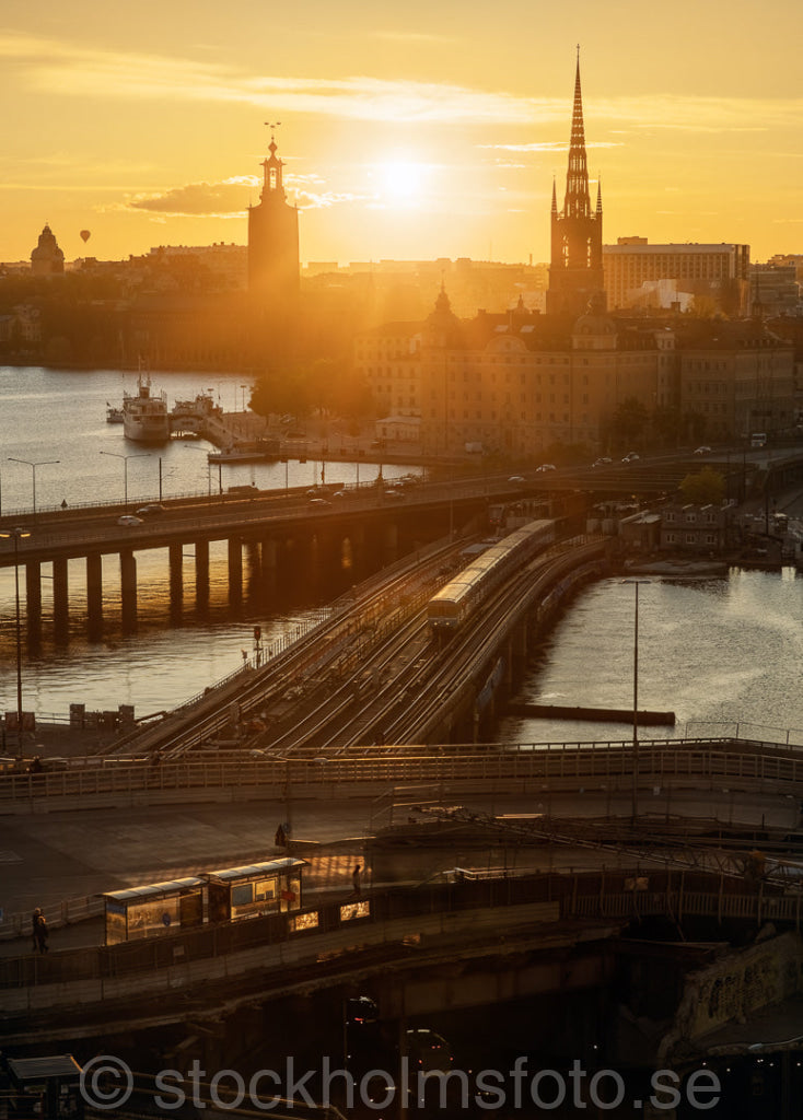 147460 - Vid Slussen i skymningen