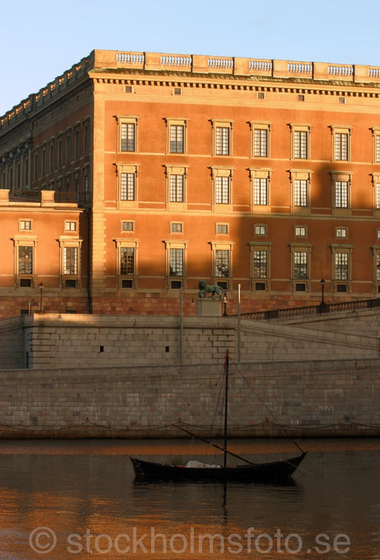 101413 - Stockholms slott med båt