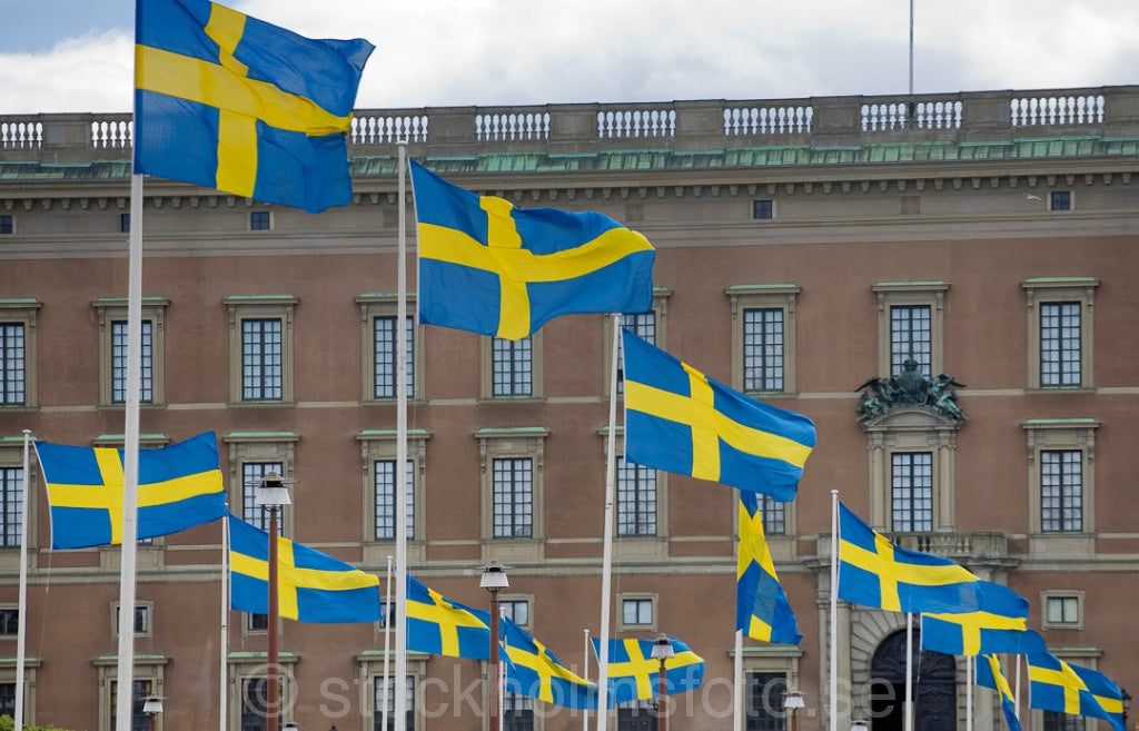 116052 - Flaggor vid Stockholms Slott