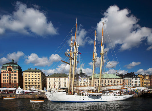 129307 - Gladan och Falken vid Skeppsbron