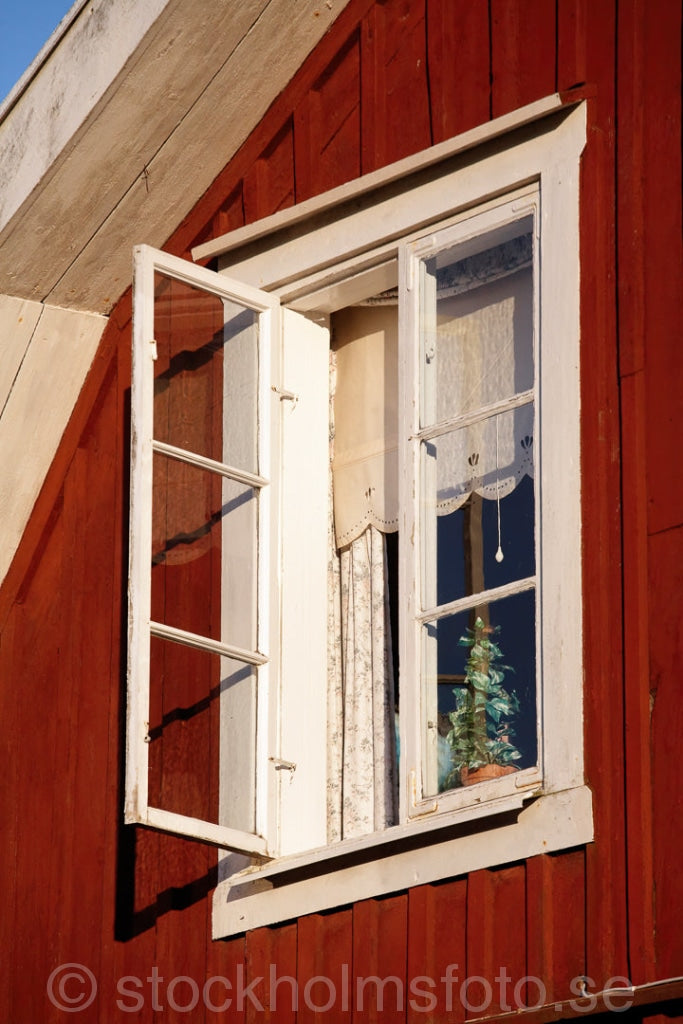 135227 - Öppet fönster