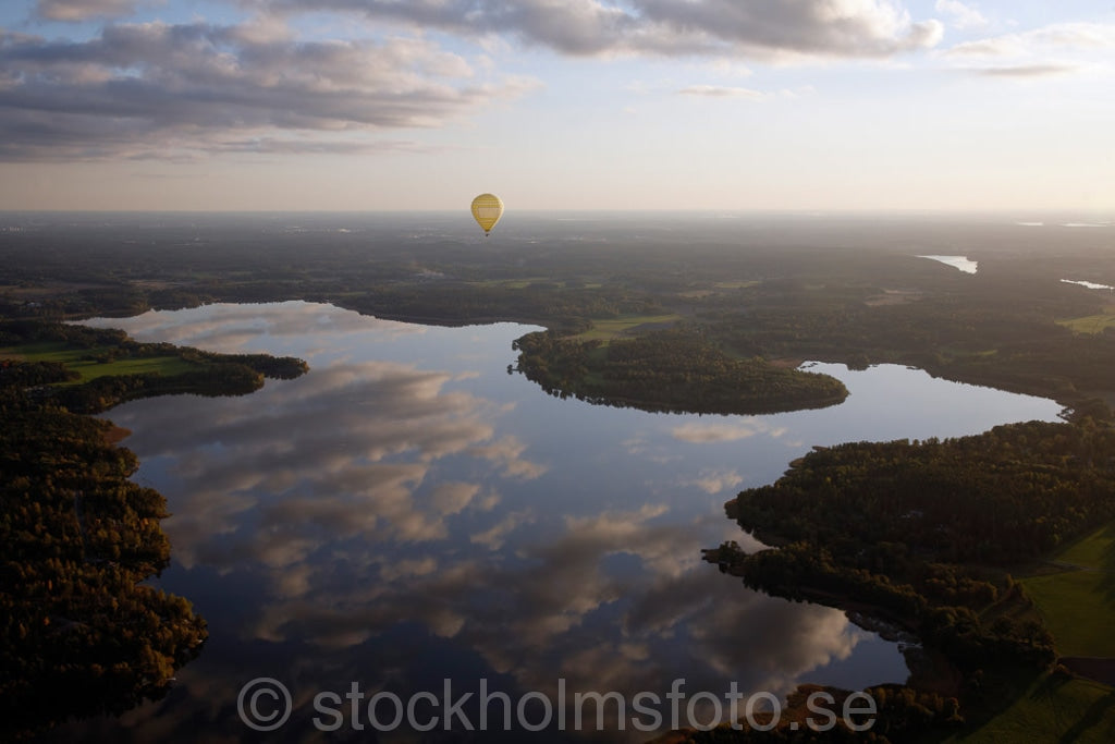 135670 - Ballong över Vallentunasjön