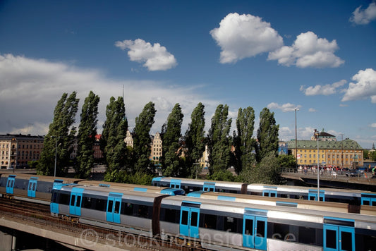 137190 - Tunnelbanetåg vid Slussen