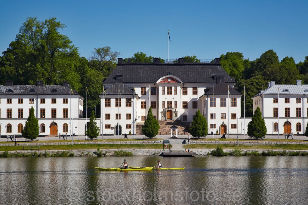 143313 - Karlbergs slott med kajakare
