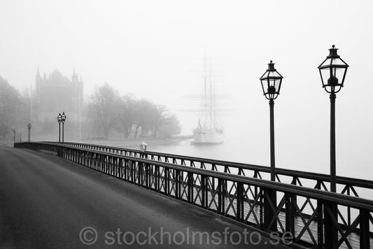 144434 - Skeppsholmsbron i dimma