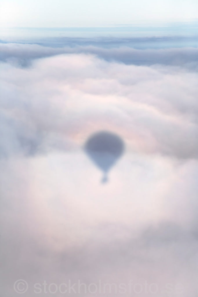 144436 - Ballongfärd ovan molnen