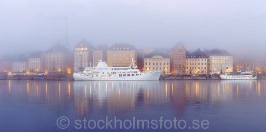 145391 - Gamla stan i dimma