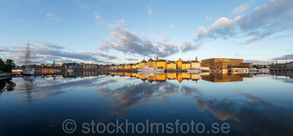 145677 - Gamla stan i gryningen