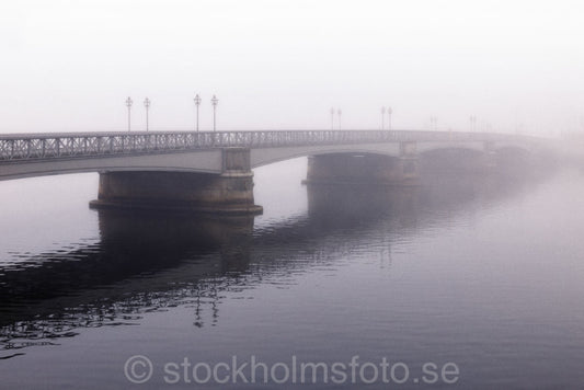 145697 - Skeppsholmsbron i dimma
