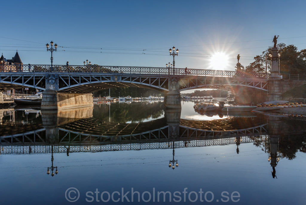 145710 - Djurgårdsbron i soluppgången