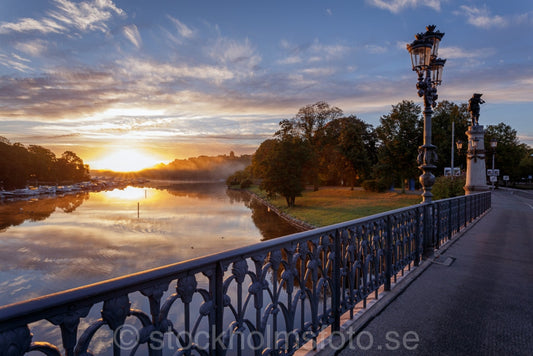 145981 - Djurgårdsbron i soluppgången